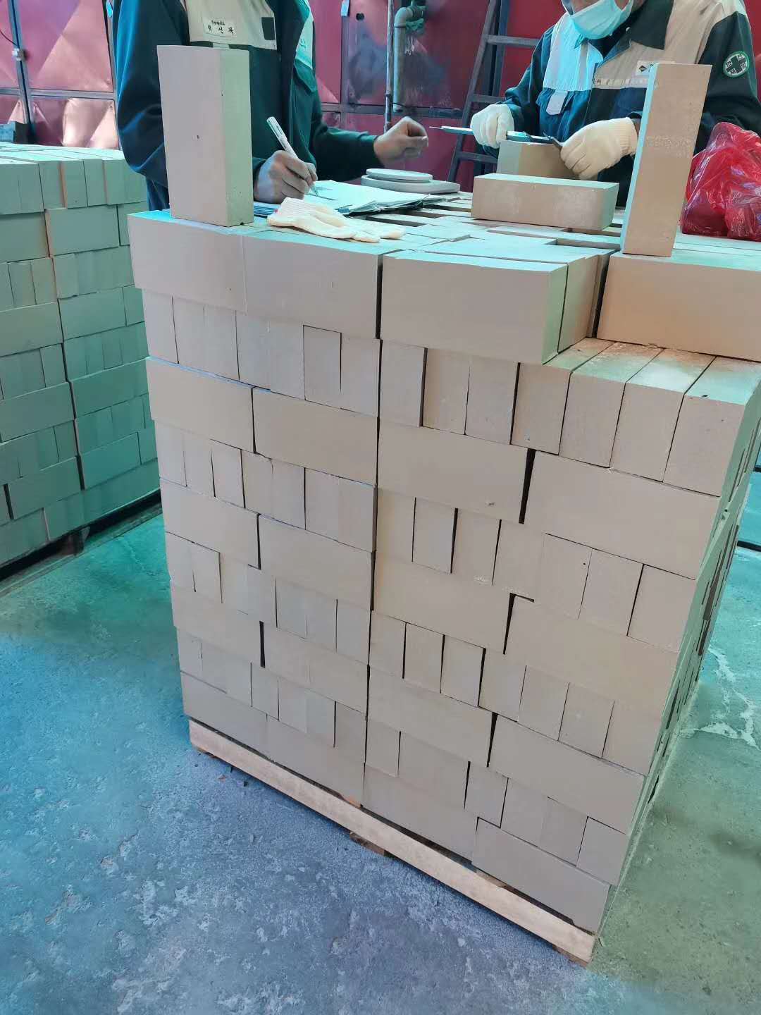 65厚耐酸磚今年處于一直是缺貨狀態(tài)，而且價(jià)格高，那么為什么會(huì)出現(xiàn)這種情況