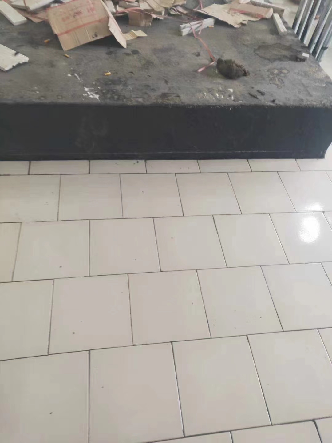 準確選擇一款適用的耐腐蝕膠泥，可以充分延長設(shè)施或者設(shè)備的使用壽命